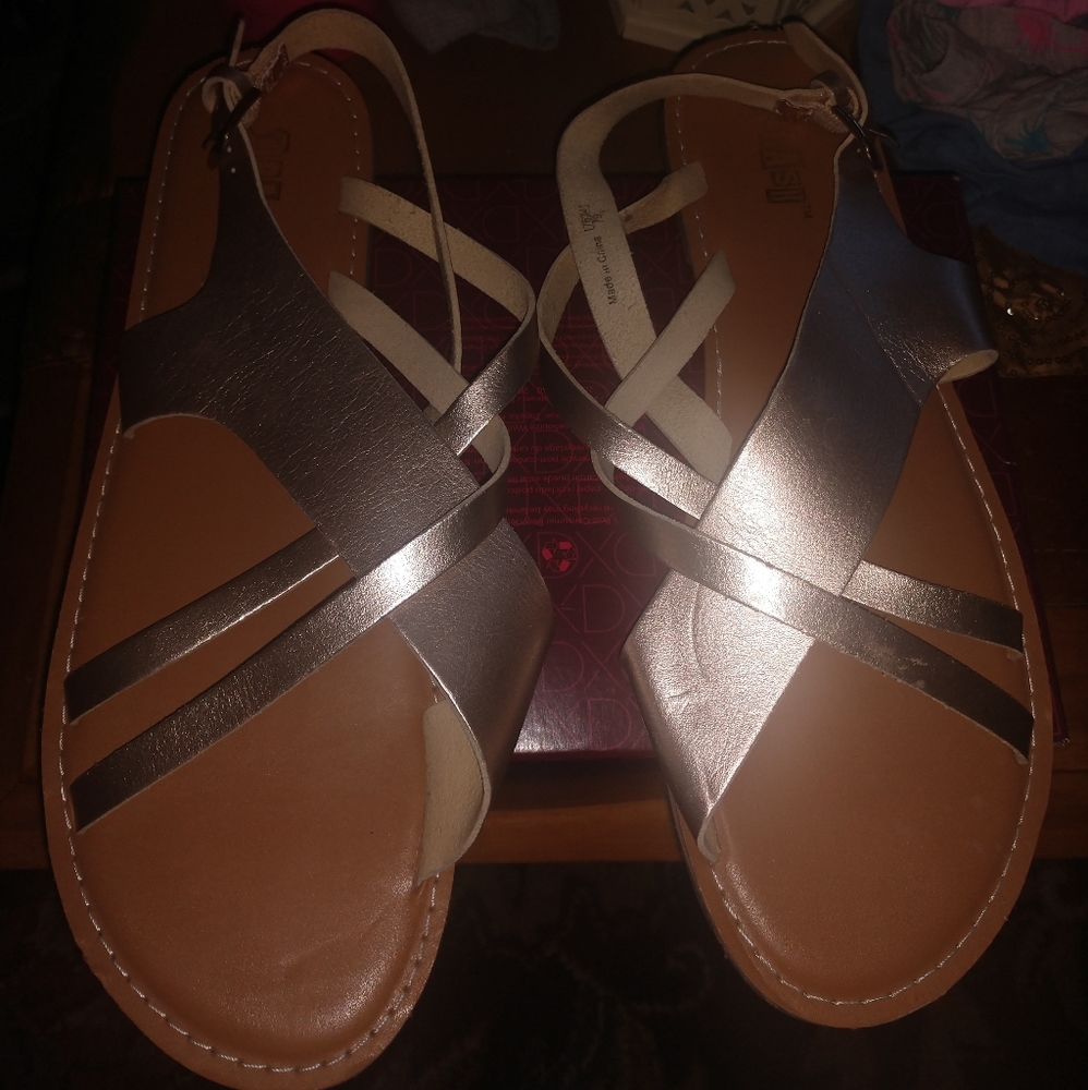 Rose gold gently used sandals